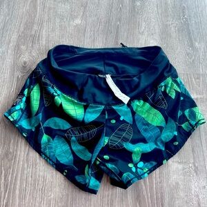 Oiselle roga shorts size 4